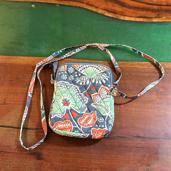 Vera Bradley Crossbody - Picture 2 of 3